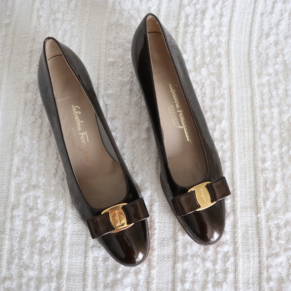 Salvatore Ferragamo Shoes - Salvatore Ferragamo Vintage Vera 338 DB AAA Pumps